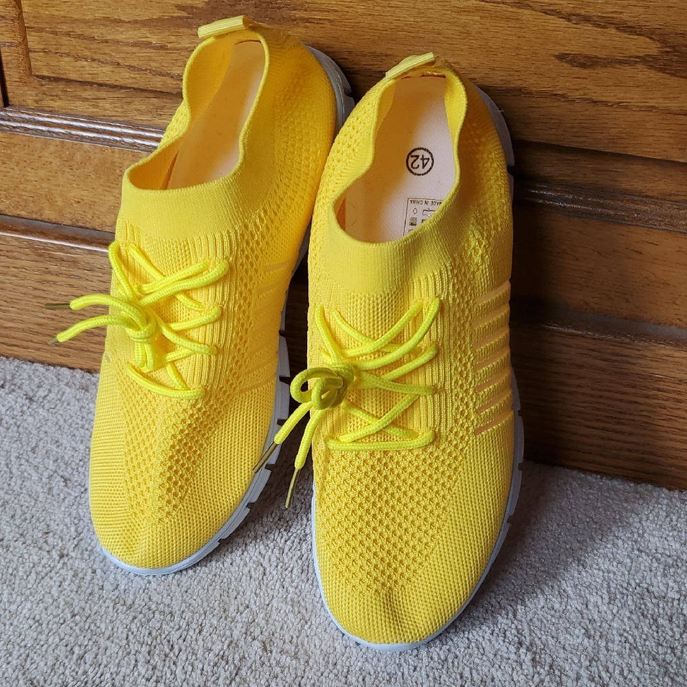 New never worn,Bright Yellow Woman slip in Sneakers sz 42,